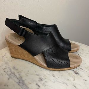 Clarks Collection Wedges Size 9M
Leather black sandals shoes comfort